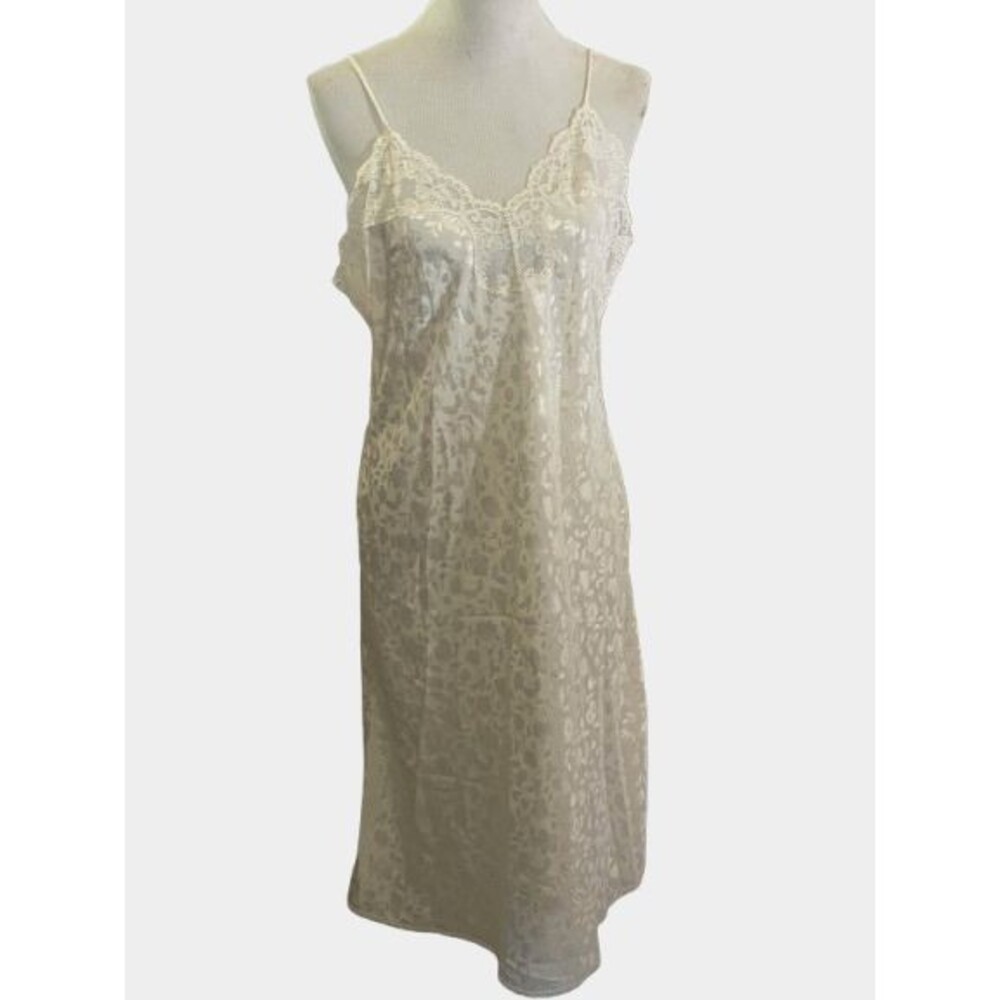 Indulgence Ivory Lace Floral Damask Chemise/Slip Size 38 (L) USA Vintage